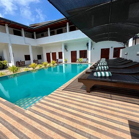 Sundowners Guesthouse Hikkaduwa Exterior photo