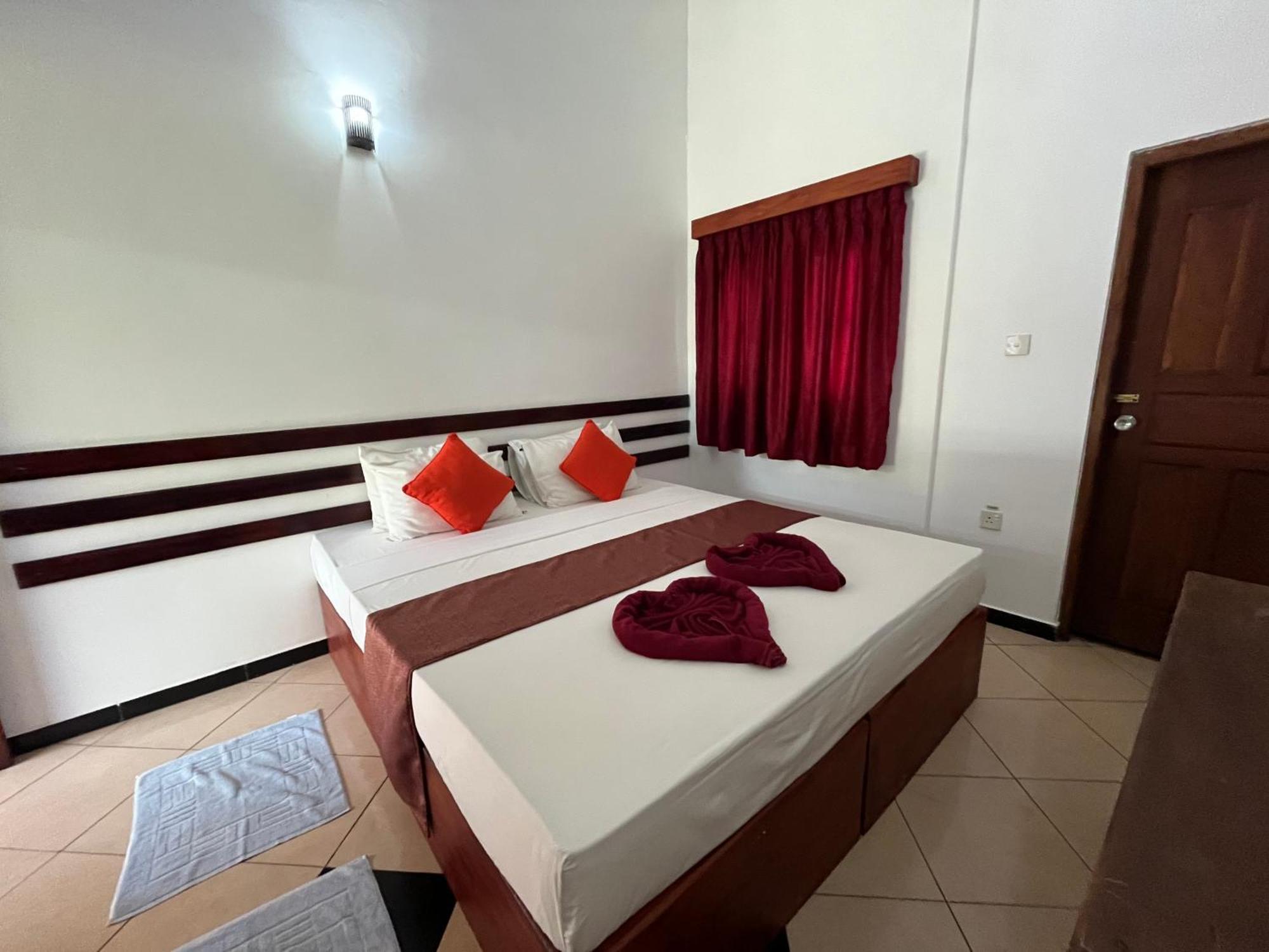 Sundowners Guesthouse Hikkaduwa Room photo