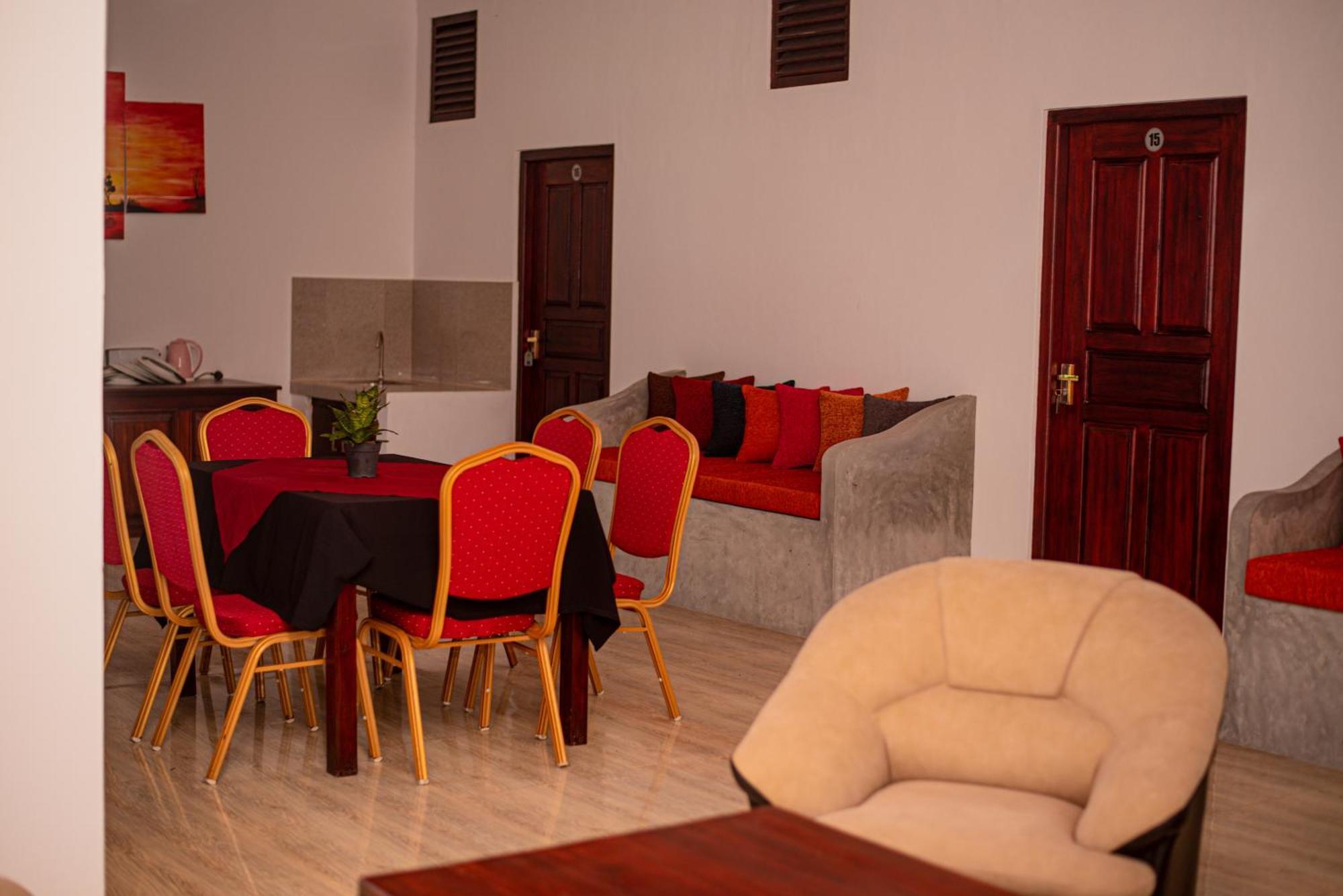 Sundowners Guesthouse Hikkaduwa Exterior photo