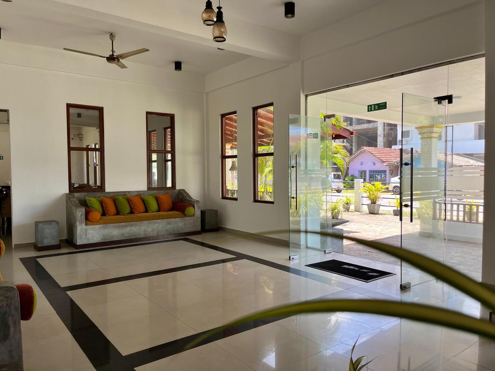 Sundowners Guesthouse Hikkaduwa Exterior photo