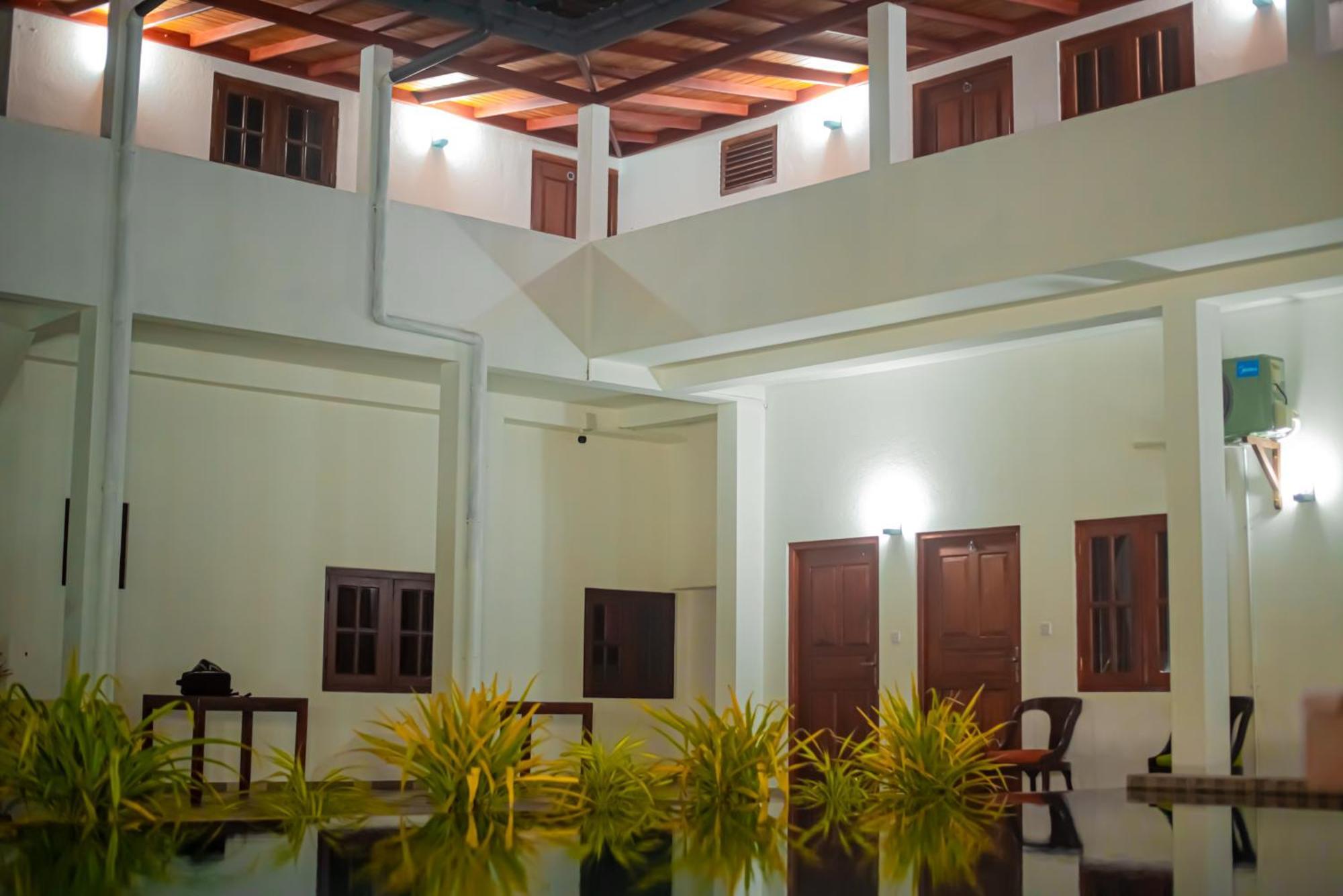 Sundowners Guesthouse Hikkaduwa Exterior photo
