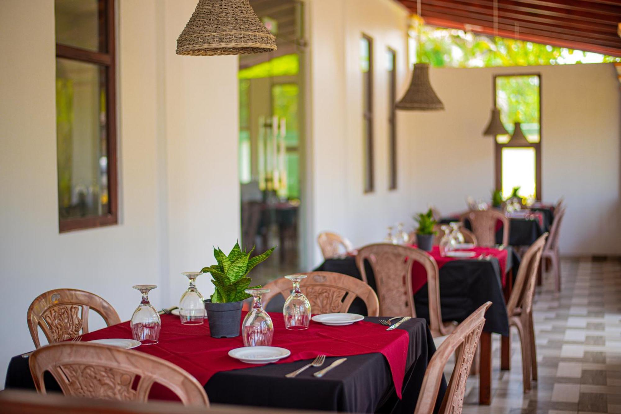 Sundowners Guesthouse Hikkaduwa Exterior photo