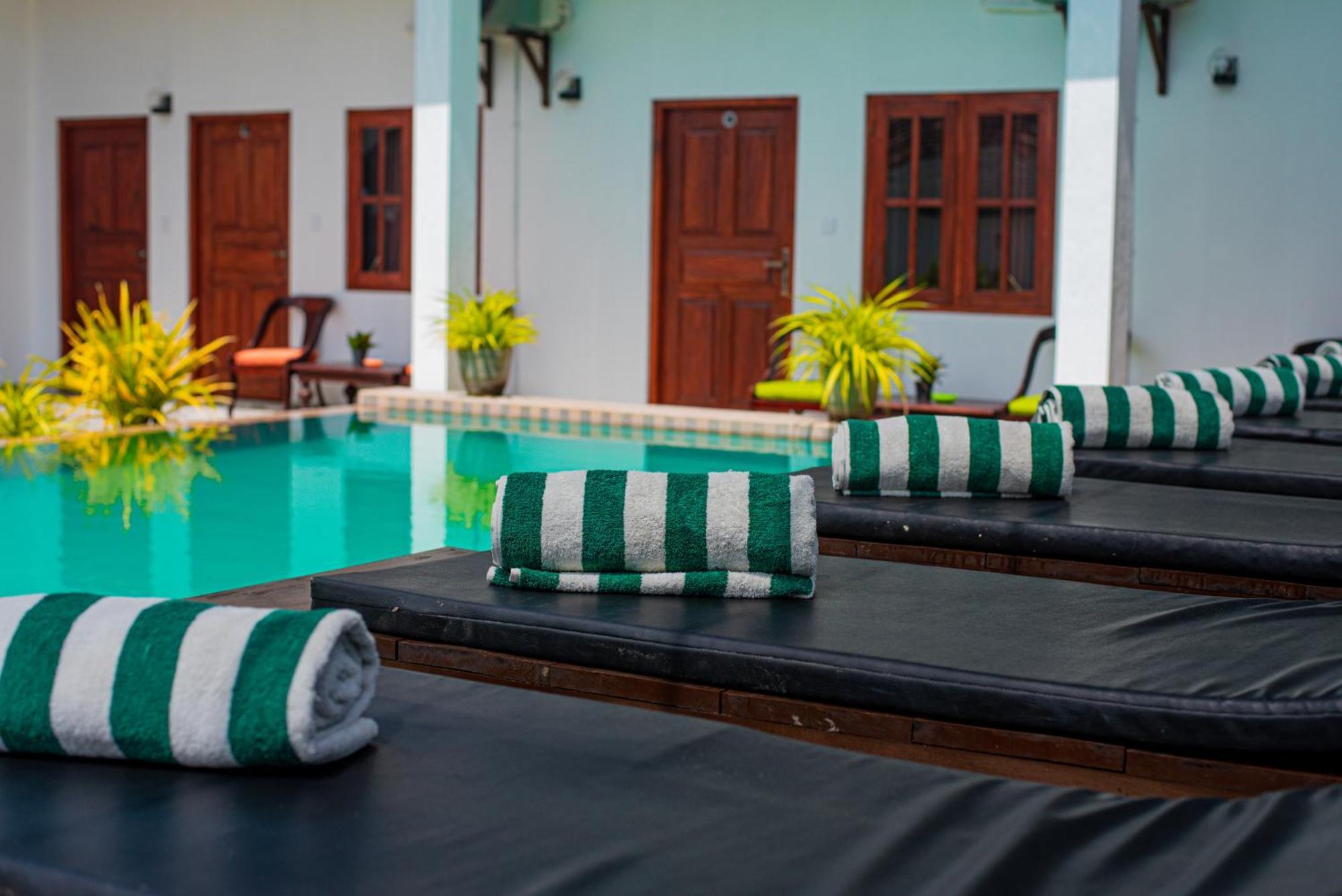 Sundowners Guesthouse Hikkaduwa Exterior photo