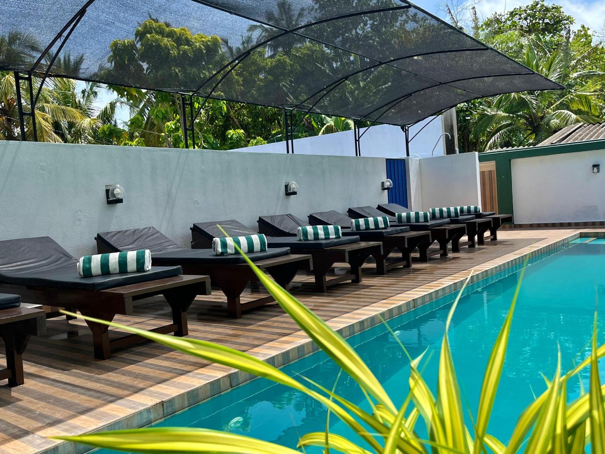 Sundowners Guesthouse Hikkaduwa Exterior photo