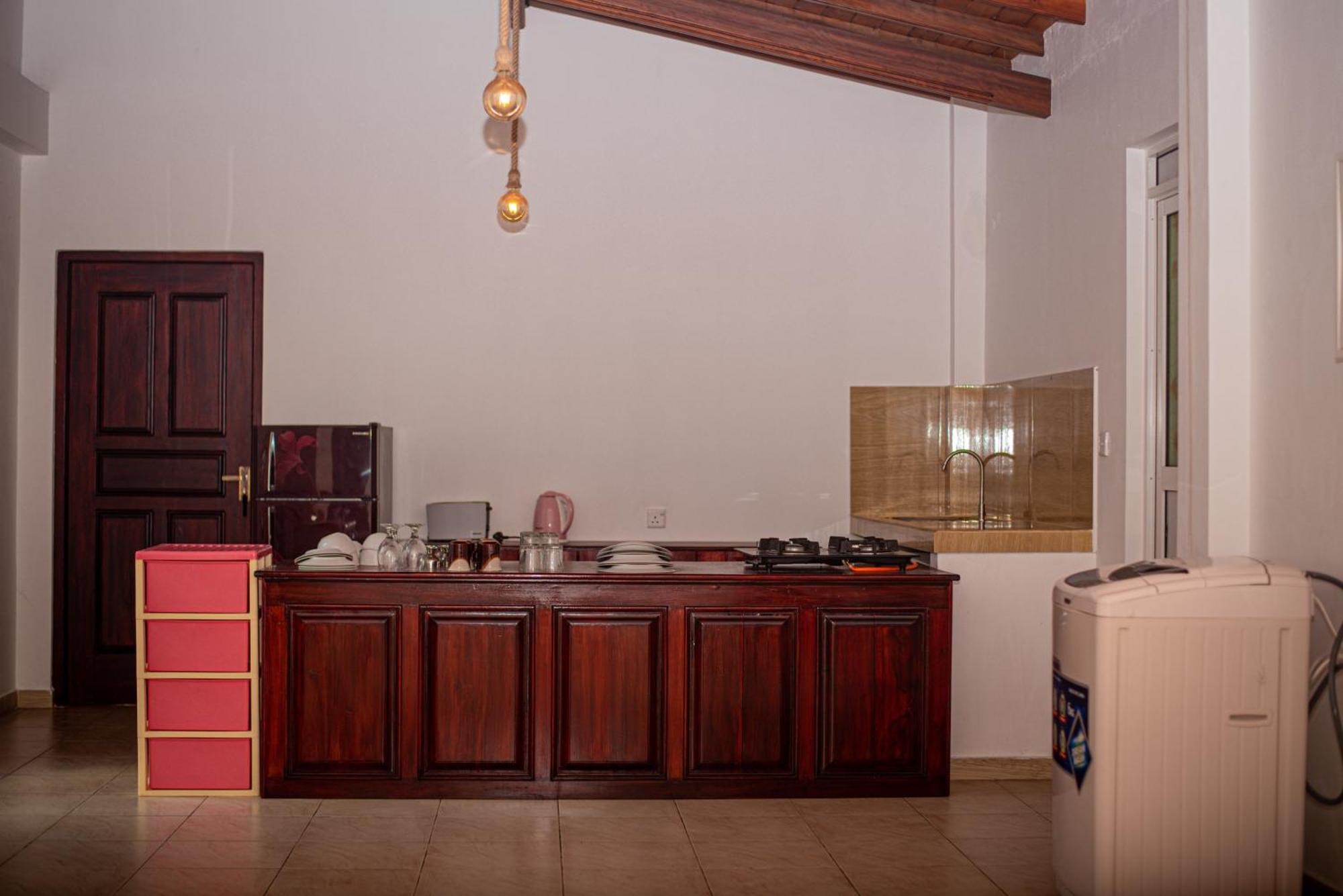 Sundowners Guesthouse Hikkaduwa Room photo