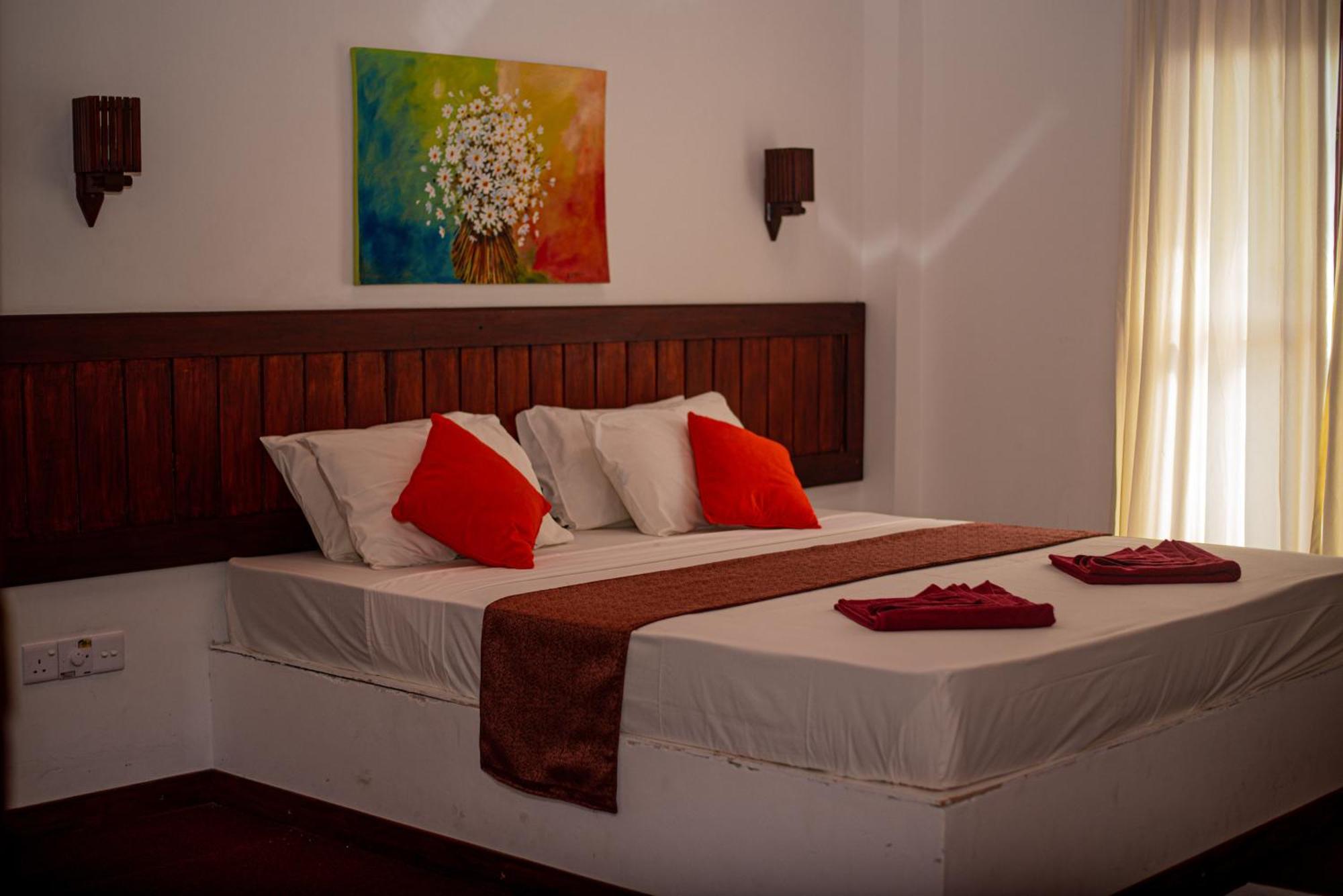 Sundowners Guesthouse Hikkaduwa Room photo