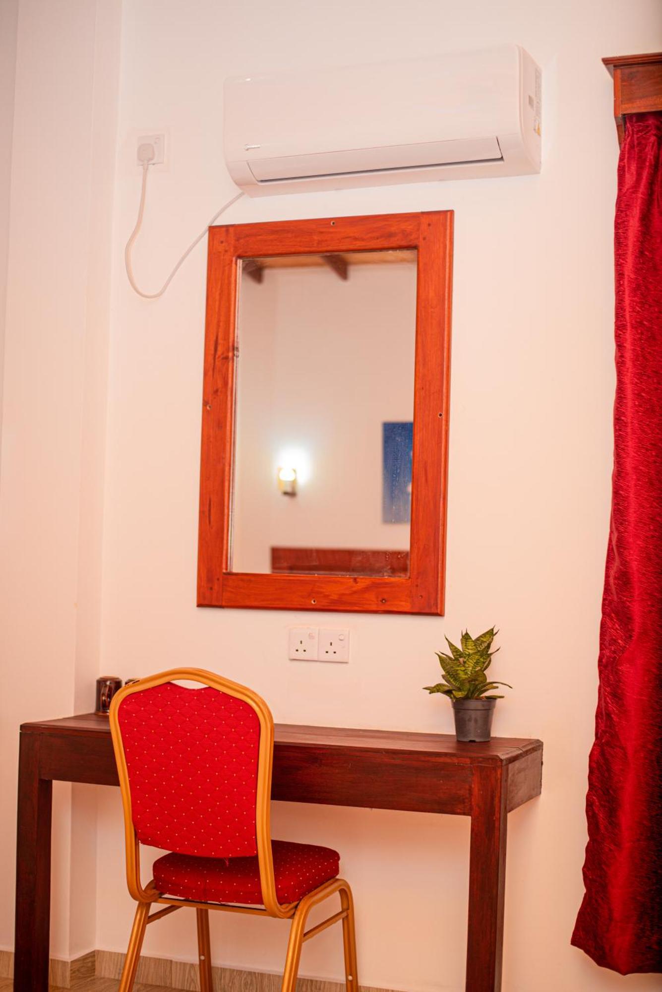 Sundowners Guesthouse Hikkaduwa Exterior photo