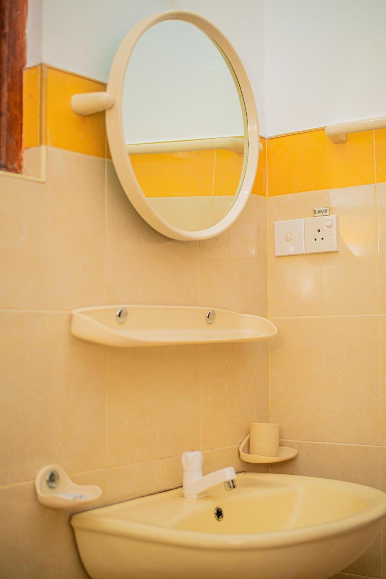 Sundowners Guesthouse Hikkaduwa Room photo