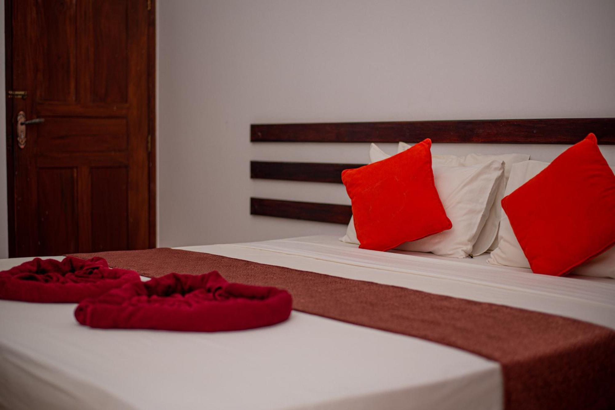 Sundowners Guesthouse Hikkaduwa Room photo